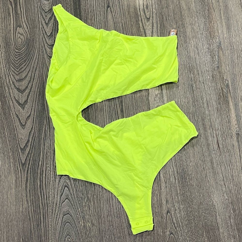 NWT Skims Fits Everybody One Shoulder Cut Out Bodysuit Green Highlighter Size 4X - Picture 1 of 5